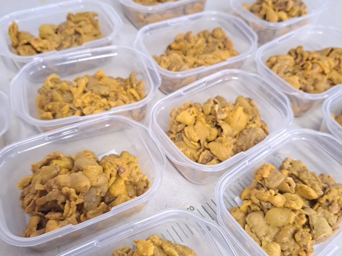 黄金色の美しいウニの身※プロの技術で引き出した本来の姿